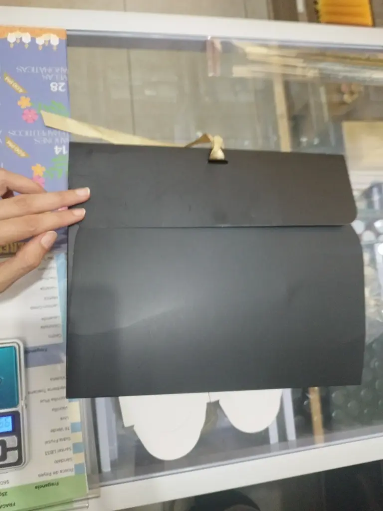 Caja negra regalo grande